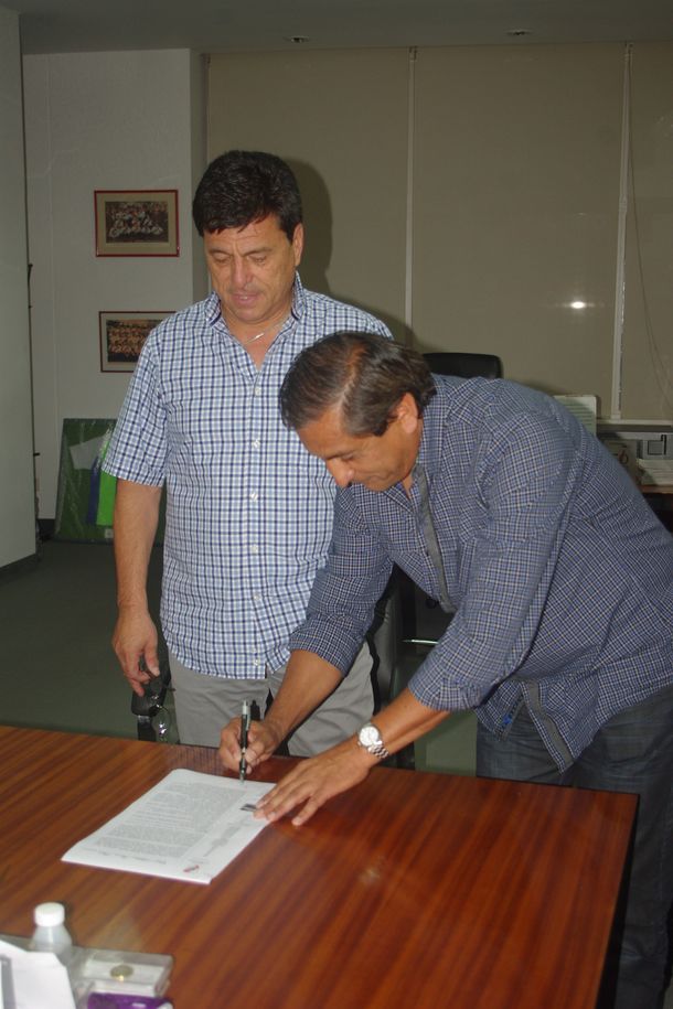 Ramón Díaz firmó su contrato con River por un año