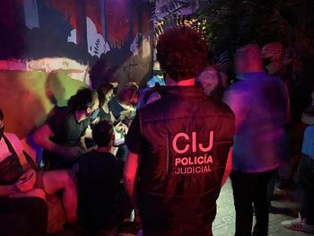 Otra fiesta clandestina: casi 70 personas reunidas en una casa de Villa Ortúzar