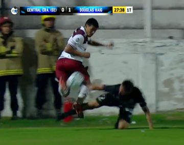 El jugador de 22 años dejó pintado a su rival