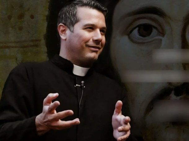 El sacerdote Javier Olivera Ravasi fue echado tras la reunión de diputados libertarios con represores. &nbsp;