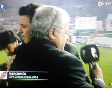 El emotivo abrazo entre Gallardo y Tití Fernández