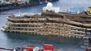 asi quedo el crucero costa concordia tras ser reflotado asi quedo el crucero costa concordia tras ser reflotado