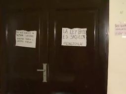 Federico Sturzenegger iba a dar una charla en la UBA pero se bajó por los carteles de los alumnos