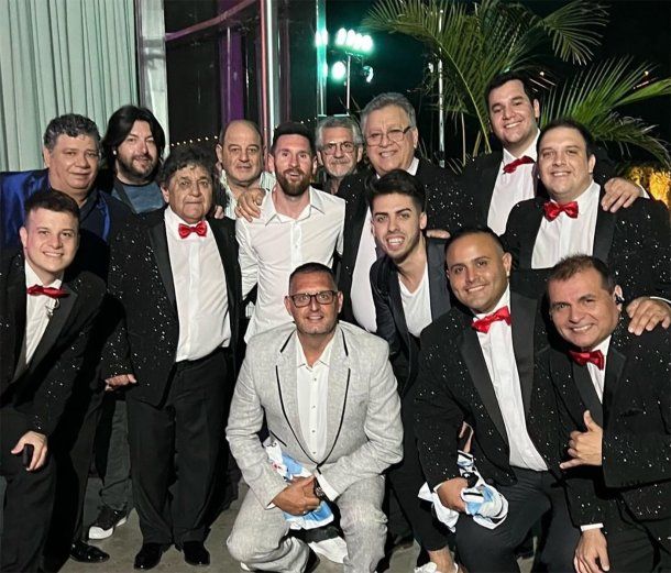 Messi cantó Muchachos junto a Antonela Roccuzzo en el 15 de su sobrina