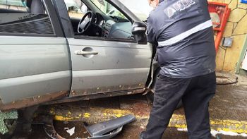 encuentran 141 panes de marihuana escondidos en distintas partes de un auto encuentran 141 panes de marihuana escondidos en distintas partes de un auto