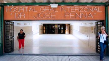 Un mujer mordió a una oficial de policía en un hospital Un mujer mordió a una oficial de policía en un hospital