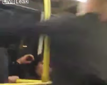 Brutal pelea en un colectivo entre ingleses y españoles: mirá el video