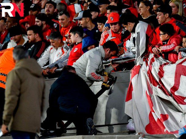Así soldaron la pared de la Sívori Baja en pleno partido de River en el Monumental