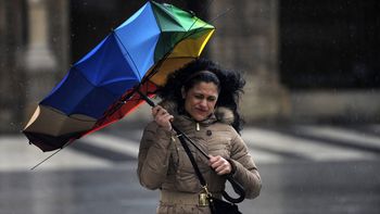 Vientos fuertes en la provincia y la Ciudad de Buenos Aires. Imagen de archivo Vientos fuertes en la provincia y la Ciudad de Buenos Aires. Imagen de archivo