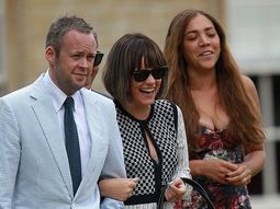 Ella lució demasiado escote para una boda de alta sociedad