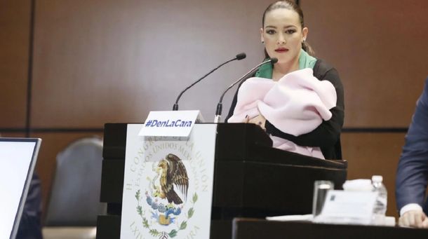 La misógina crítica del presidente del Parlamento de México contra una senadora que amamantaba a su hija