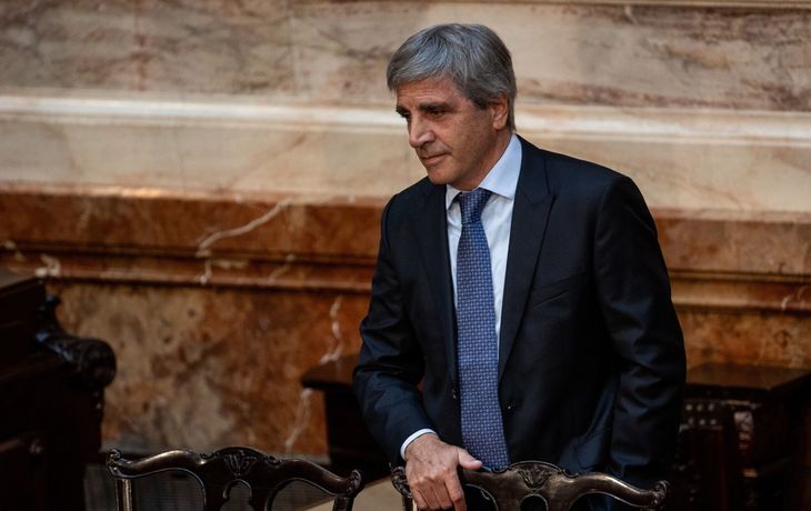 Luis Caputo dijo que compra ropa en el exterior