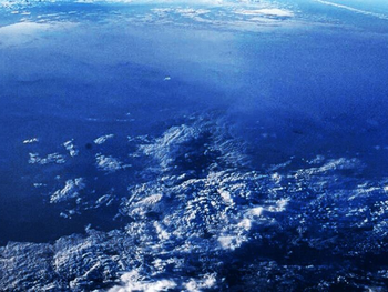 Hay un océano en el espacio
