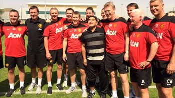 furor con la llegada de diego maradona al manchester united: mira las fotos furor con la llegada de diego maradona al manchester united: mira las fotos