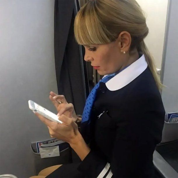 Los comprometedores chats de la azafata de Aerolíneas Argentinas con su hija