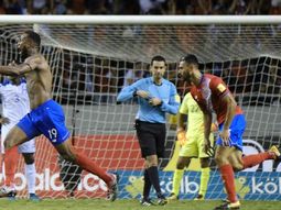 VIDEO: Así se grita un gol en el último minuto que te clasifica al Mundial