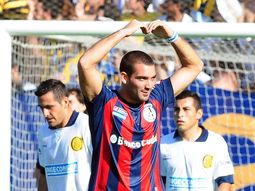 El delantero uruguayo marcó un gol antes de salir lesionado El delantero uruguayo marcó un gol antes de salir lesionado