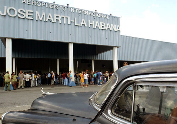 Desde este lunes, los cubanos pueden viajar sin restricciones