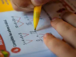 7 de cada 10 estudiantes no alcanzan los niveles básicos de matemática