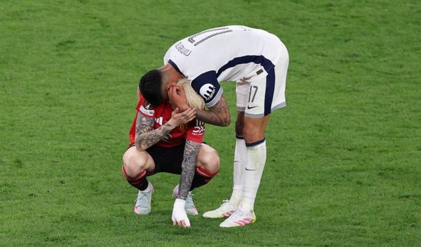 No se vio en TV: el gesto de Cuti Romero con Alejandro Garnacho tras ganarle la Europa League