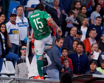 Sebastián Pol fue detenido por la policía de Chile tras agredir a un hincha. Foto: Agencia UNO.