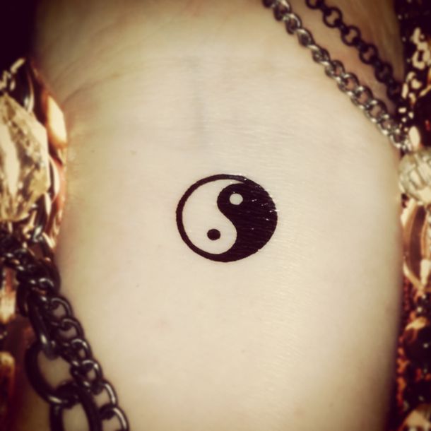 Quería que le tatuaran el Ying y el Yang y le dibujaron un pene con una palabrota