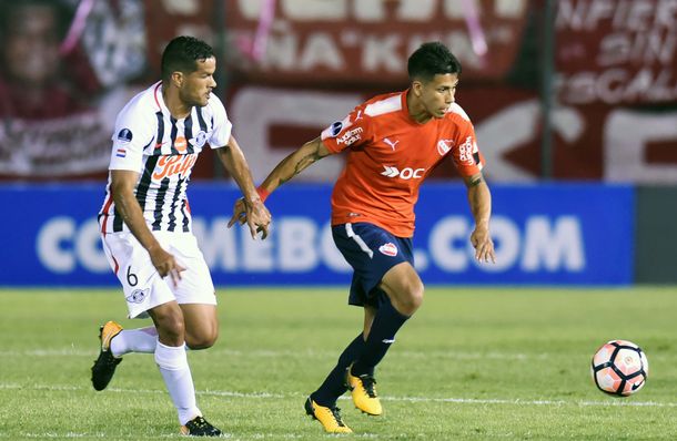 Libertad vence en la ida de la semifinal de la Sudamericana a Independiente por la mínima