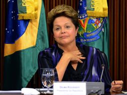 Rousseff baja el plebiscito para concretar una Asamblea