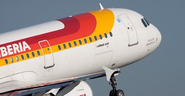 Una aerolínea permitirá utilizar celulares durante el despegue y el aterrizaje del avión