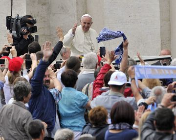 El Papa analiza que mujeres puedan bautizar y casar