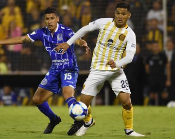 El colombiano quiso patear el penal, pero Ruben no lo dejó