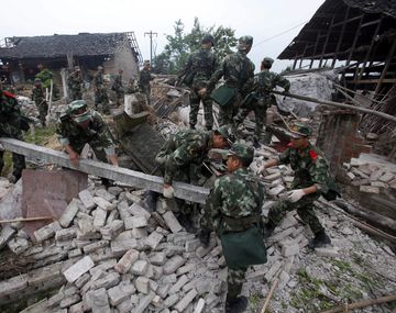 Más de 2.300 réplicas complican las tareas de rescate