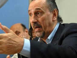 los arbitros amenazan con una huelga previa al torneo los arbitros amenazan con una huelga previa al torneo