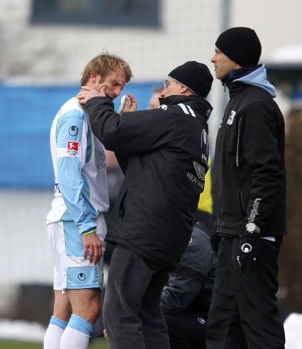 Un árbitro le rompió la nariz a un jugador en Alemania