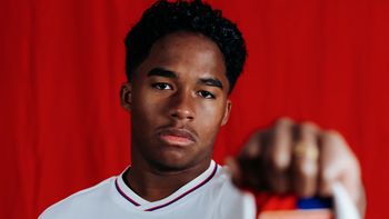 endrick fue presentado en lyon: el dorsal cargado de historia que eligio endrick fue presentado en lyon: el dorsal cargado de historia que eligio