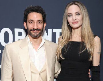 Juan Minujín y Angelina Jolie