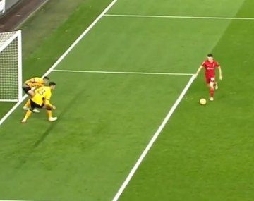 Sin arquero: por qué esta jugada de Diogo Jota no fue gol del Liverpool