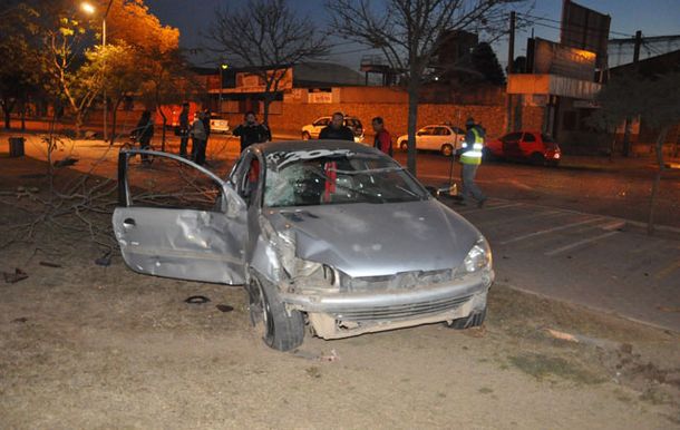 Dos adolescentes atropellan y matan a un policía en Córdoba