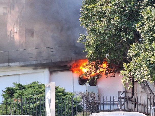 Incendio en el Edificio Libertad: hay 75 evacuados y 5 heridos