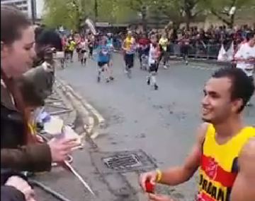 Le pidió casamiento en plena maratón