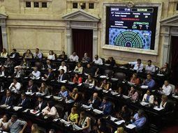 En medio de la visita del FMI, el Gobierno promulgó la ley para renegociar la deuda