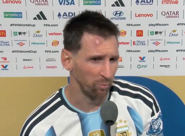 Lionel Messi terminó el partido con un chichón en la cabeza.&nbsp;