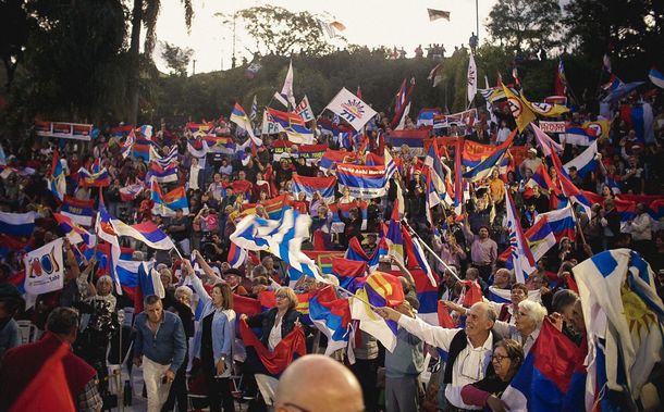 El Frente Amplio se presentará a las elecciones como Nueva Mayoría del Uruguay.