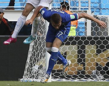 Con este gol de espalda