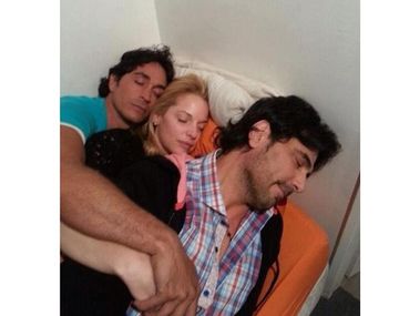 Carina Zampini durmió una dulce siesta con dos galanes