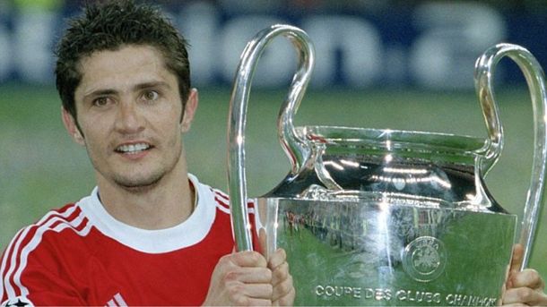 Lizarazu se consagró campeón de la Champions con el Bayern Múnich. Lizarazu se consagró campeón de la Champions con el Bayern Múnich.