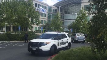 un empleado de apple se suicido de un tiro en la cabeza dentro de la empresa un empleado de apple se suicido de un tiro en la cabeza dentro de la empresa