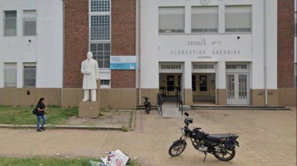 El director de una escuela de La Plata terminó internado por la brutal agresión del padre de una alumna