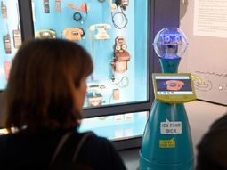Tim, un guía robot en un museo alemán Tim, un guía robot en un museo alemán