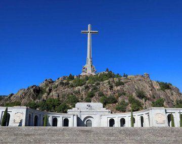 España: exhumaron los restos del fundador de la Falange